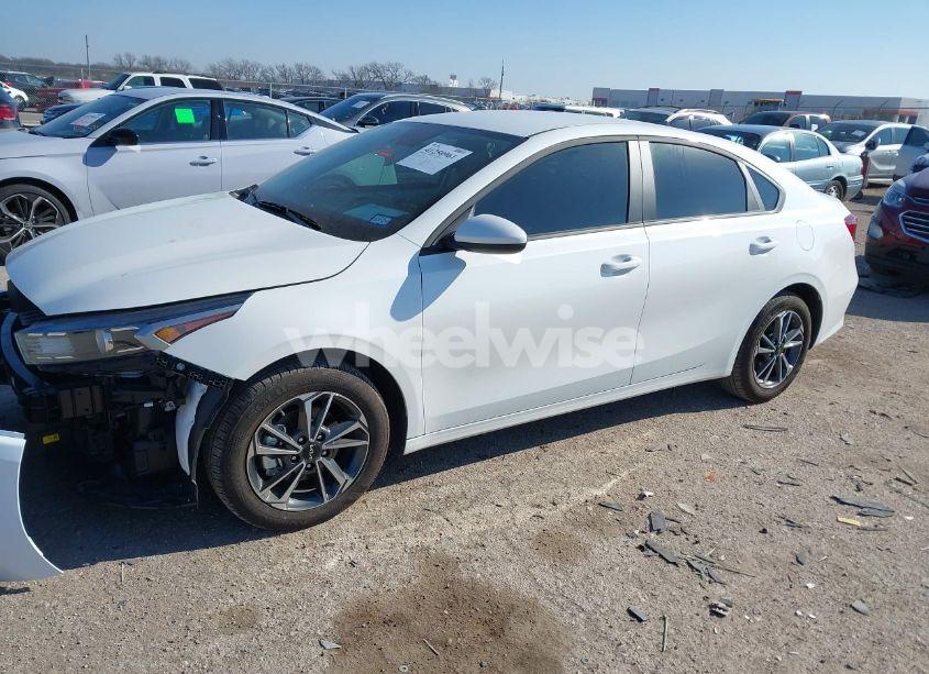 Photo 2 of 2024 Kia Forte LXS (VIN 3KPF24ADXRE772183)