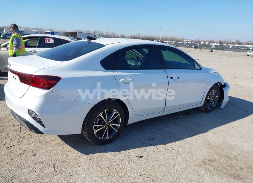 Photo 4 of 2024 Kia Forte LXS (VIN 3KPF24ADXRE772183)