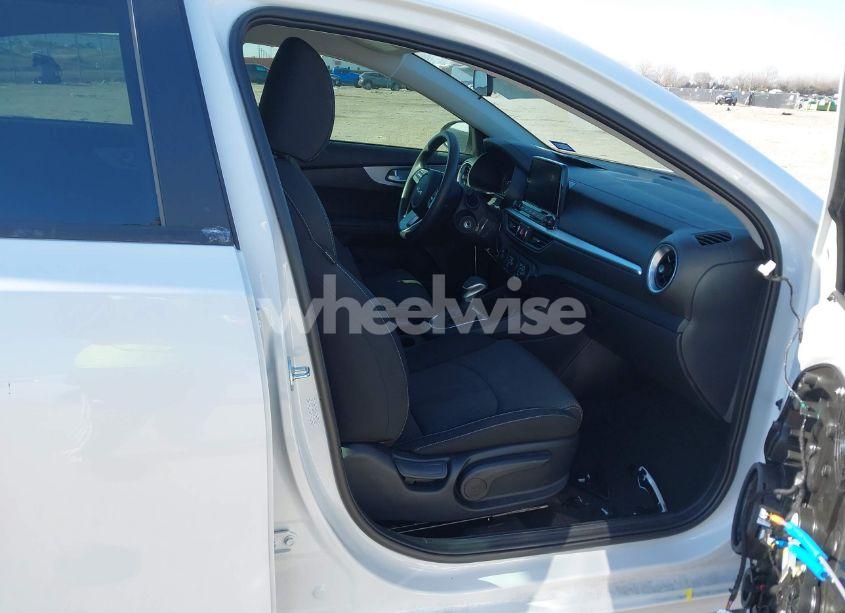 Photo 5 of 2024 Kia Forte LXS (VIN 3KPF24ADXRE772183)