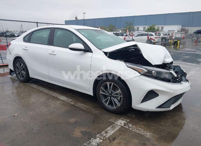 2024 Kia Forte LXS (VIN 3KPF24ADXRE777383) main photo