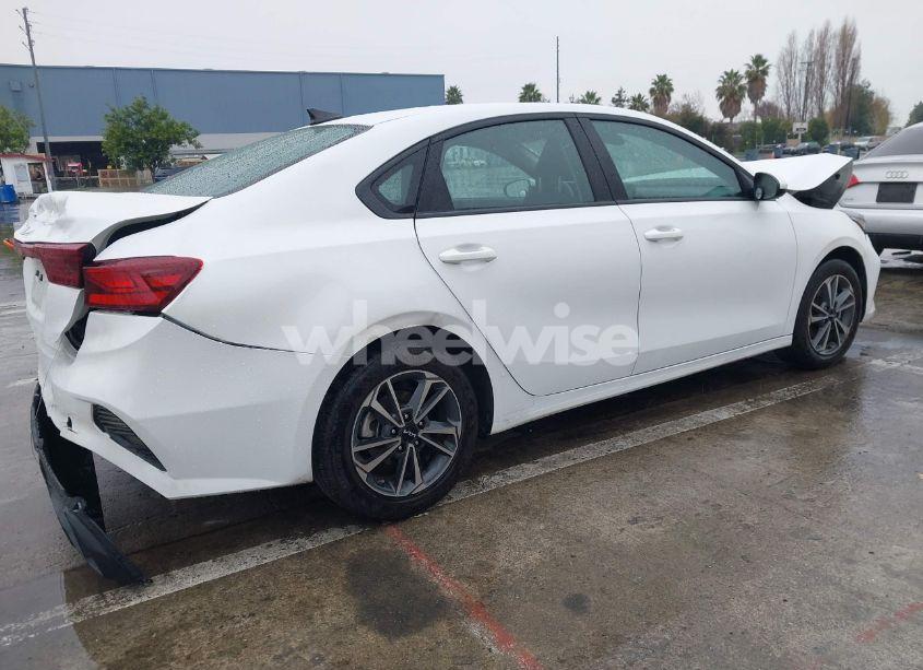 Photo 4 of 2024 Kia Forte LXS (VIN 3KPF24ADXRE777383)