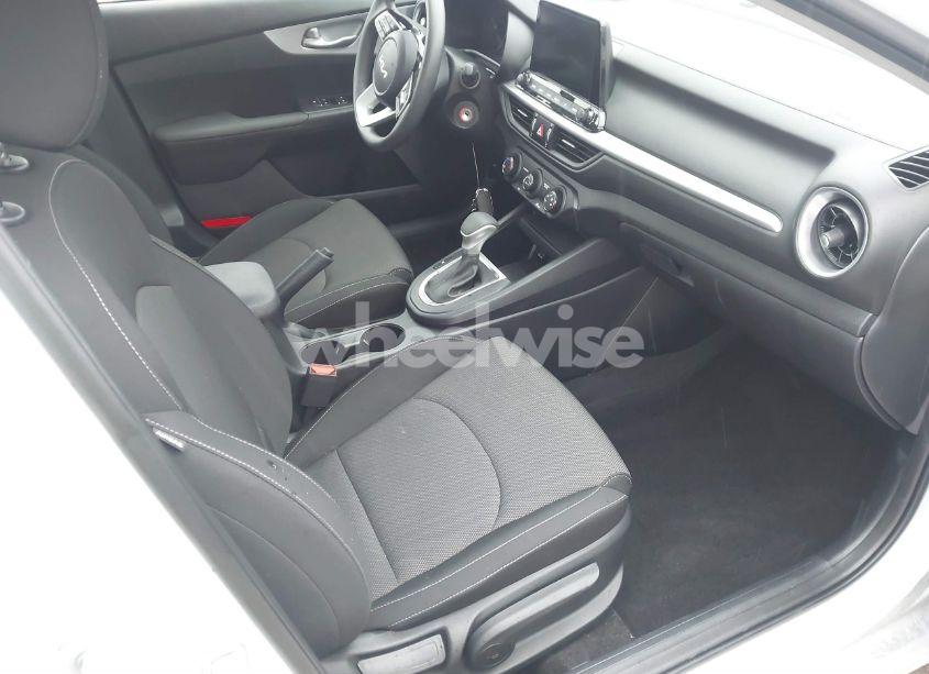 Photo 5 of 2024 Kia Forte LXS (VIN 3KPF24ADXRE777383)