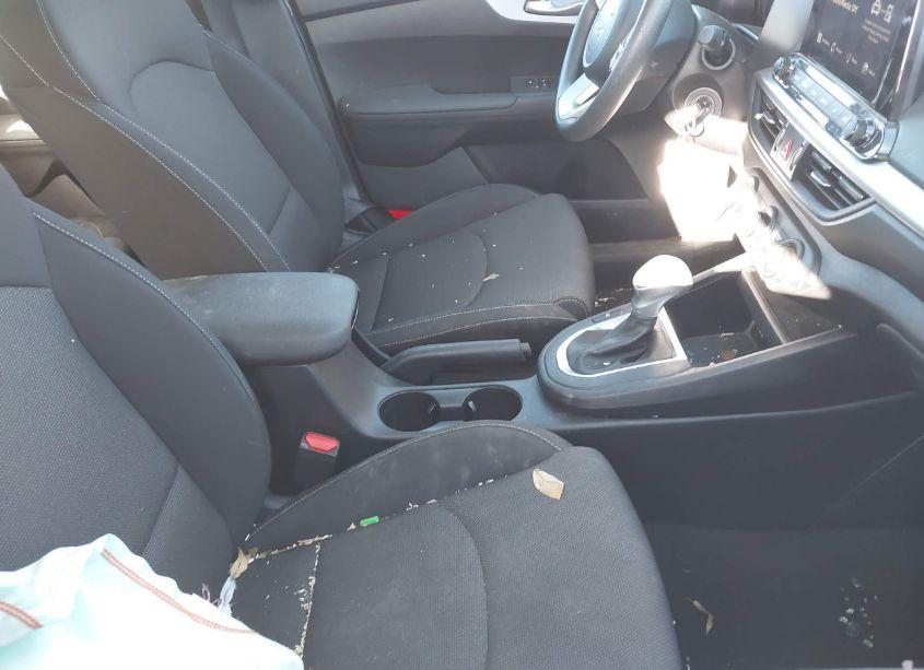 Photo 5 of 2024 Kia Forte LXS (VIN 3KPF24ADXRE778470)