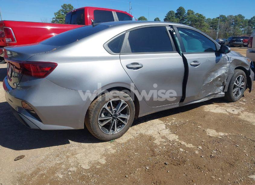 Photo 4 of 2024 Kia Forte LXS (VIN 3KPF24ADXRE838070)