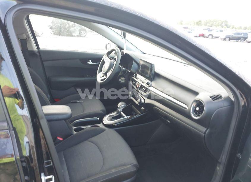 Photo 5 of 2019 Kia Forte S (VIN 3KPF34AD0KE110678)