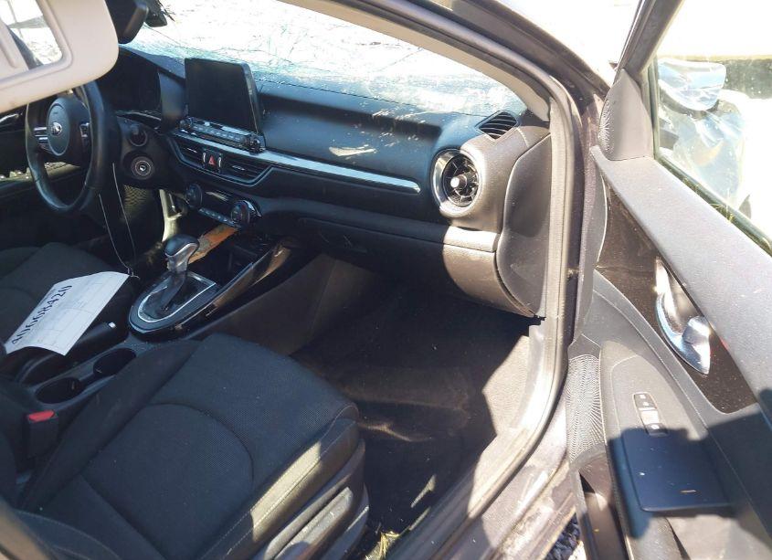 Photo 5 of 2019 Kia Forte S (VIN 3KPF34AD0KE127318)