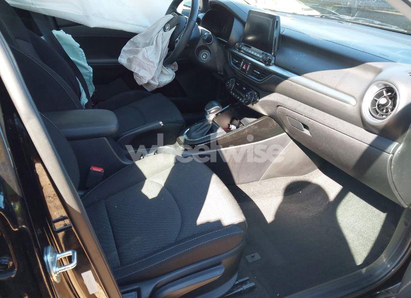 Photo 5 of 2019 Kia Forte S (VIN 3KPF34AD1KE039877)