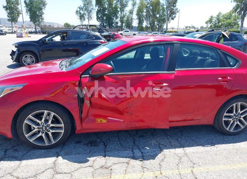 Photo 6 of 2019 Kia Forte S (VIN 3KPF34AD1KE068201)