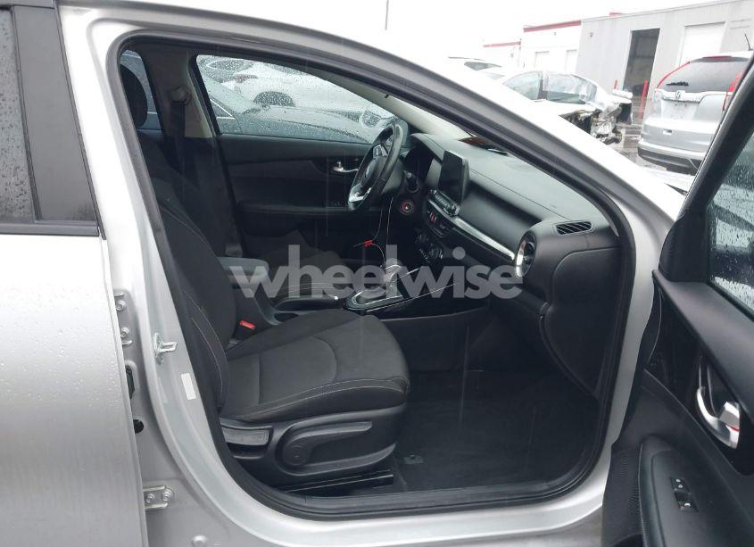 Photo 5 of 2019 Kia Forte S (VIN 3KPF34AD1KE069994)