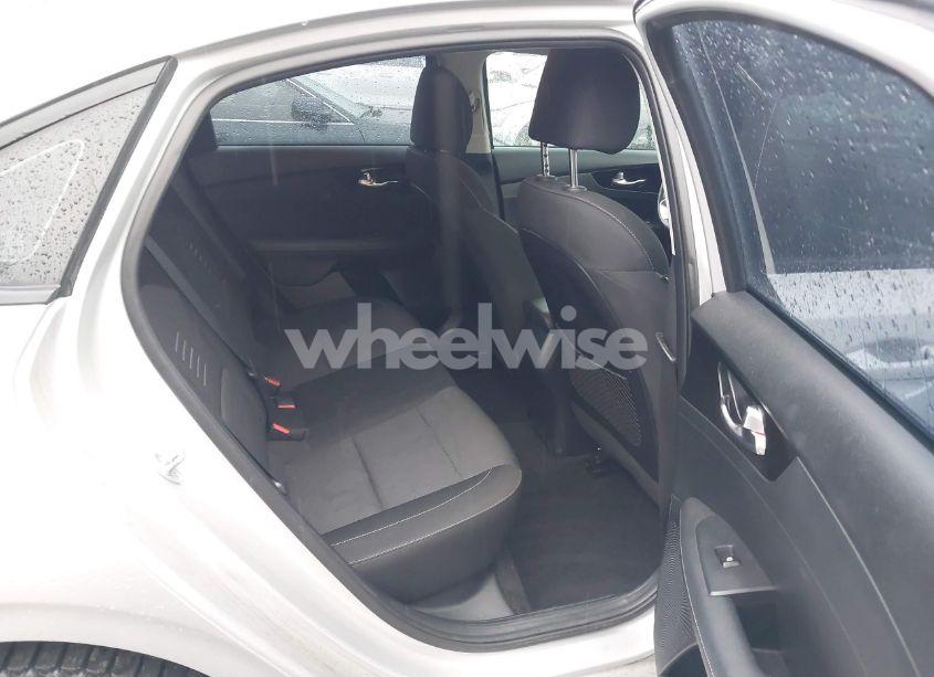 Photo 8 of 2019 Kia Forte S (VIN 3KPF34AD1KE069994)