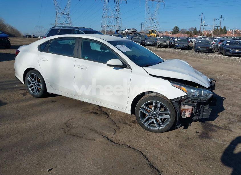 2019 Kia Forte S (VIN 3KPF34AD2KE017130) main photo