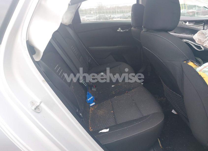 Photo 8 of 2019 Kia Forte S (VIN 3KPF34AD2KE026426)