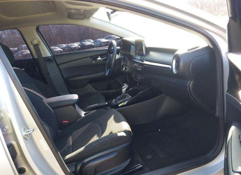 Photo 5 of 2019 Kia Forte S (VIN 3KPF34AD2KE046112)