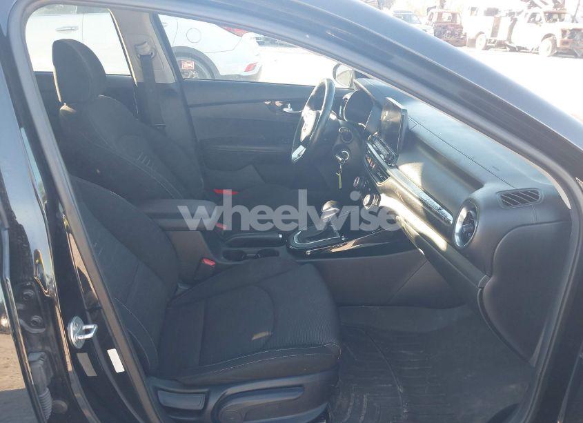 Photo 5 of 2019 Kia Forte S (VIN 3KPF34AD2KE063251)