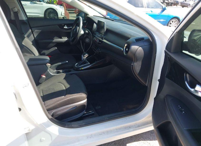 Photo 5 of 2019 Kia Forte S (VIN 3KPF34AD2KE105160)