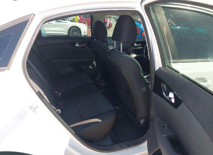 Photo 8 of 2019 Kia Forte S (VIN 3KPF34AD2KE105160)