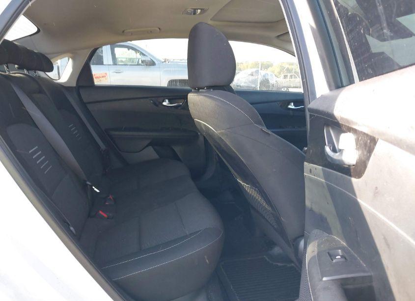 Photo 8 of 2019 Kia Forte S (VIN 3KPF34AD3KE012891)