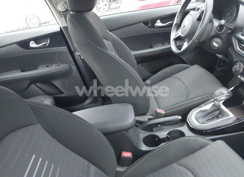 Photo 5 of 2019 Kia Forte S (VIN 3KPF34AD3KE024619)