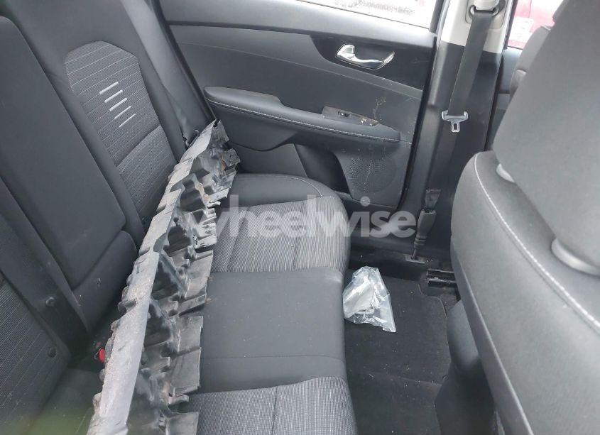 Photo 8 of 2019 Kia Forte S (VIN 3KPF34AD3KE024619)