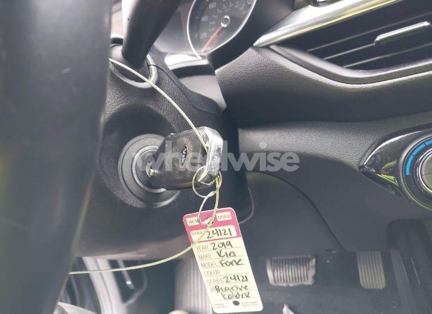 Photo 11 of 2019 Kia Forte S (VIN 3KPF34AD4KE067673)