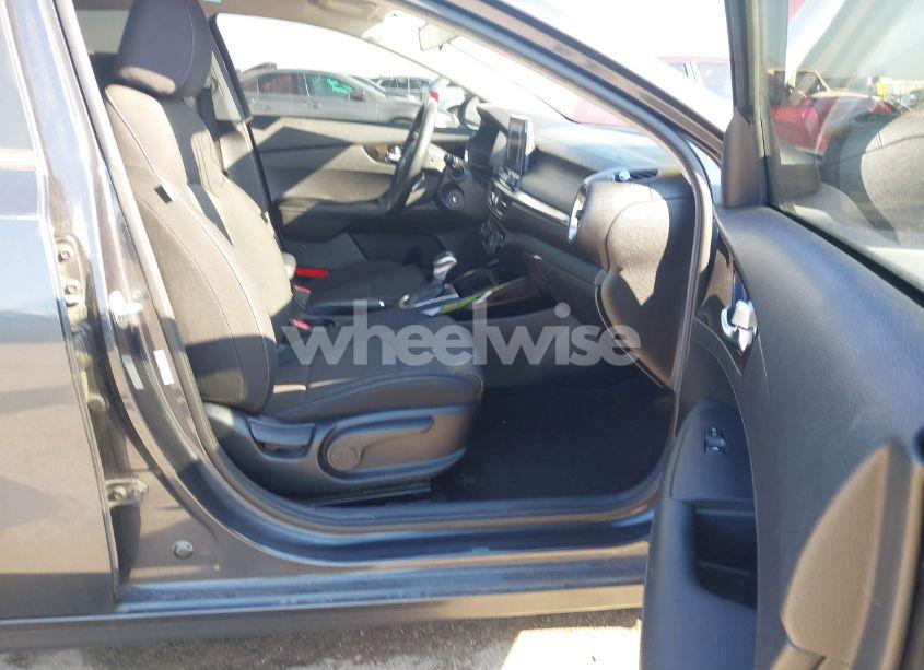 Photo 5 of 2019 Kia Forte S (VIN 3KPF34AD4KE067673)