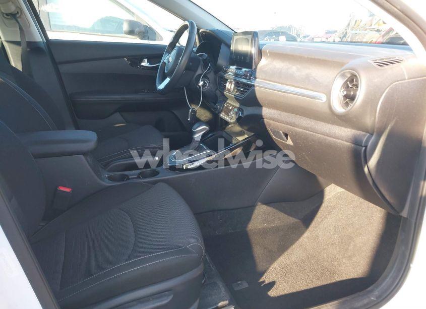 Photo 5 of 2019 Kia Forte S (VIN 3KPF34AD4KE070086)