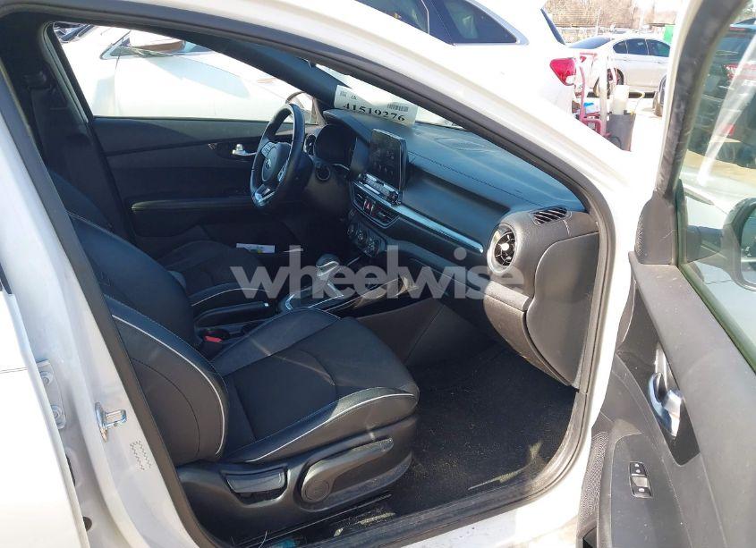 Photo 5 of 2020 Kia Forte GT-LINE (VIN 3KPF34AD4LE207965)