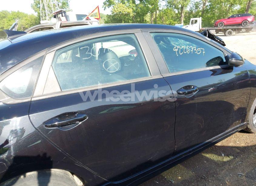 Photo 13 of 2021 Kia Forte GT-LINE (VIN 3KPF34AD4ME307615)