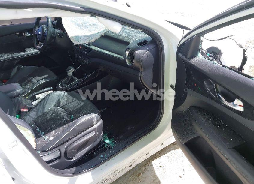 Photo 5 of 2021 Kia Forte GT-LINE (VIN 3KPF34AD4ME333650)