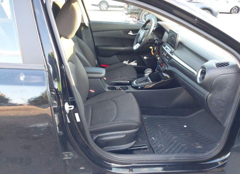 Photo 5 of 2019 Kia Forte S (VIN 3KPF34AD5KE027912)