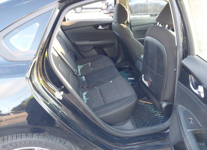 Photo 8 of 2019 Kia Forte S (VIN 3KPF34AD5KE027912)