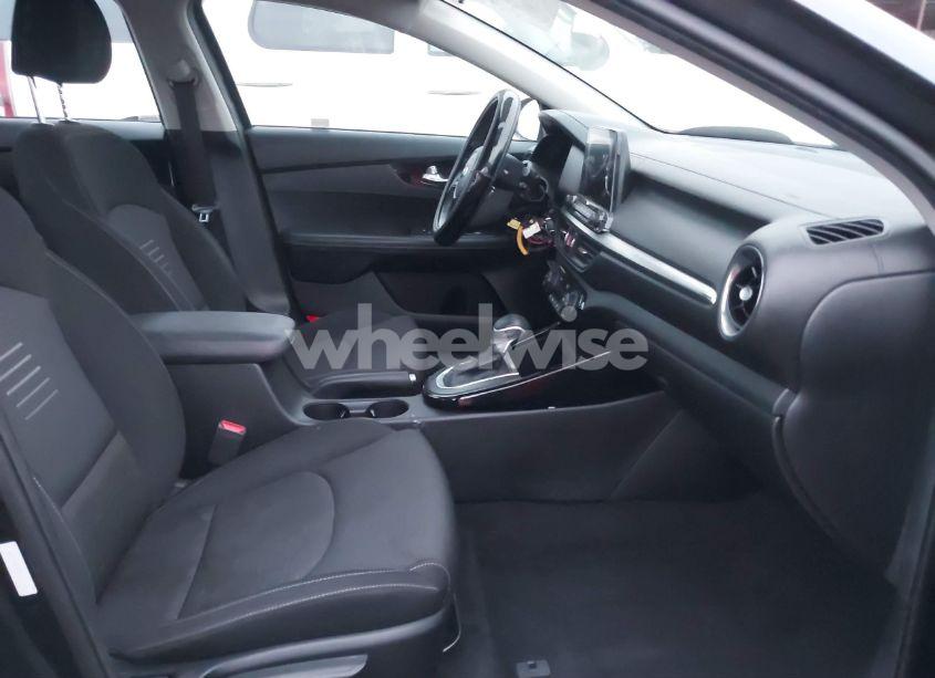 Photo 5 of 2019 Kia Forte S (VIN 3KPF34AD5KE041826)