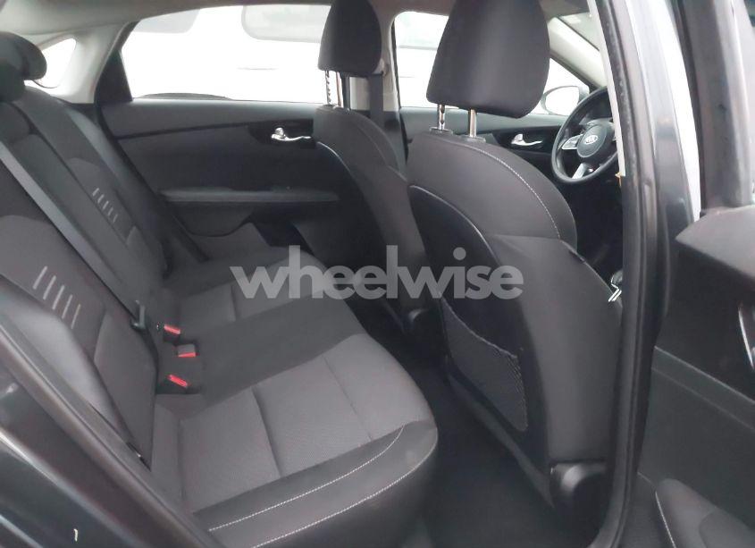 Photo 8 of 2019 Kia Forte S (VIN 3KPF34AD5KE041826)