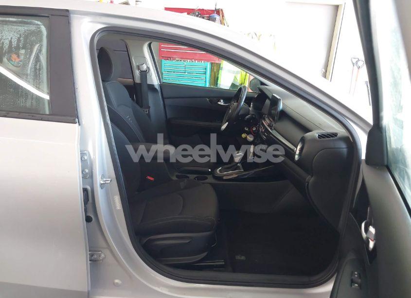 Photo 5 of 2019 Kia Forte S (VIN 3KPF34AD5KE105220)