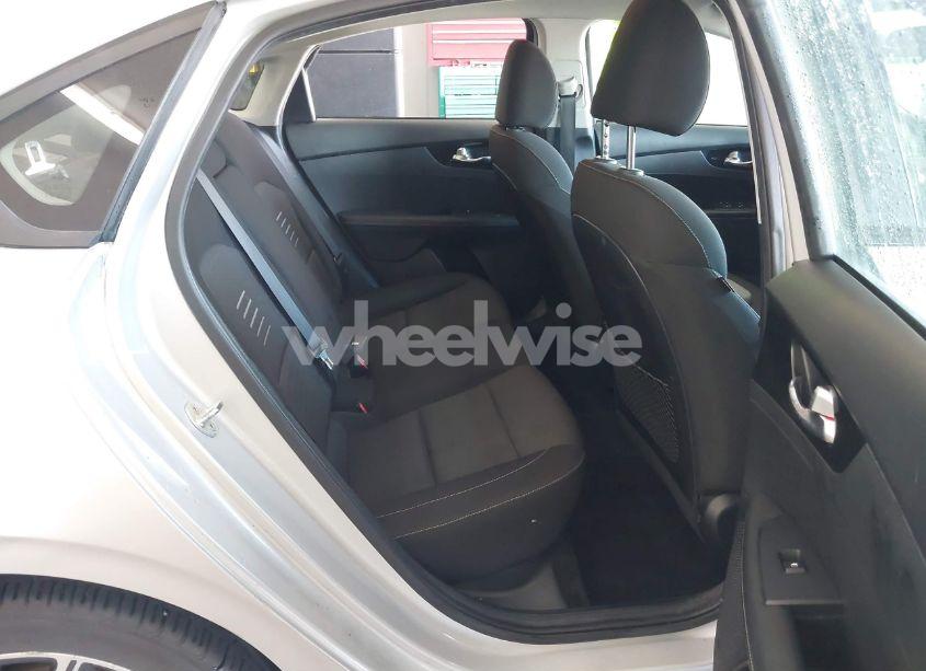 Photo 8 of 2019 Kia Forte S (VIN 3KPF34AD5KE105220)