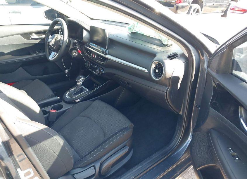 Photo 5 of 2019 Kia Forte S (VIN 3KPF34AD6KE048624)