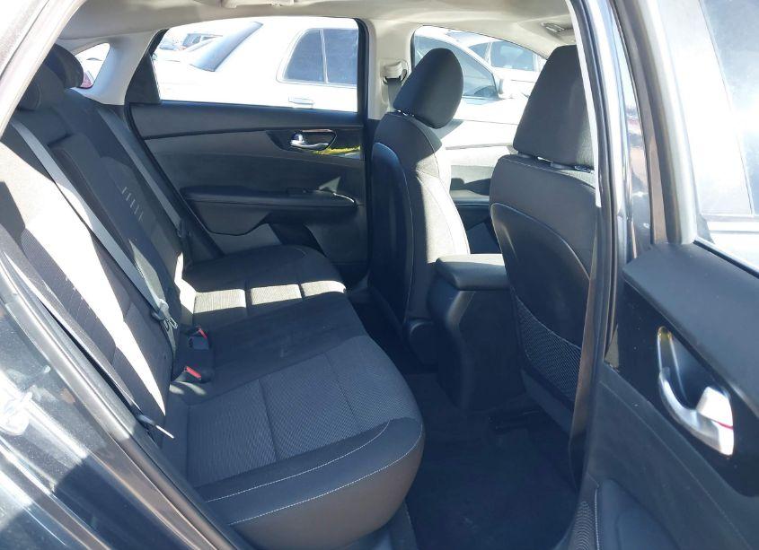 Photo 8 of 2019 Kia Forte S (VIN 3KPF34AD6KE048624)