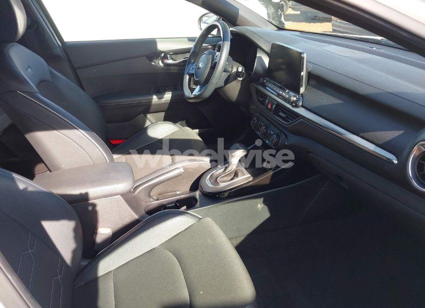 Photo 5 of 2021 Kia Forte GT-LINE (VIN 3KPF34AD7ME402752)