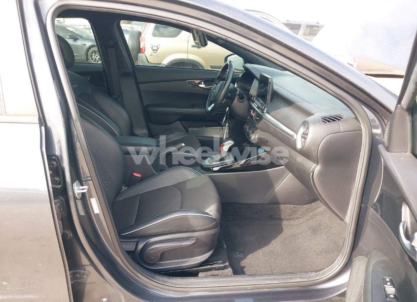 Photo 5 of 2021 Kia Forte GT-LINE (VIN 3KPF34AD8ME378302)