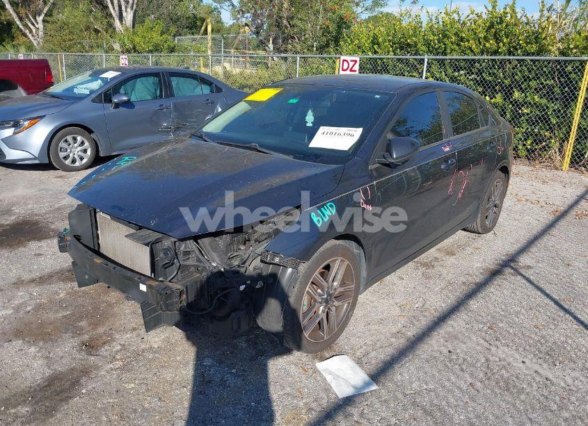 Photo 2 of 2019 Kia Forte S (VIN 3KPF34ADXKE016405)