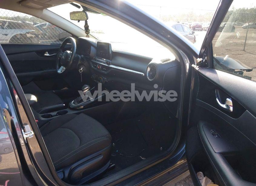 Photo 5 of 2019 Kia Forte S (VIN 3KPF34ADXKE016405)