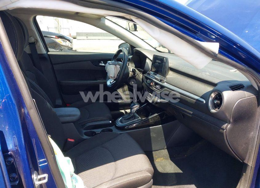 Photo 5 of 2019 Kia Forte S (VIN 3KPF34ADXKE068777)