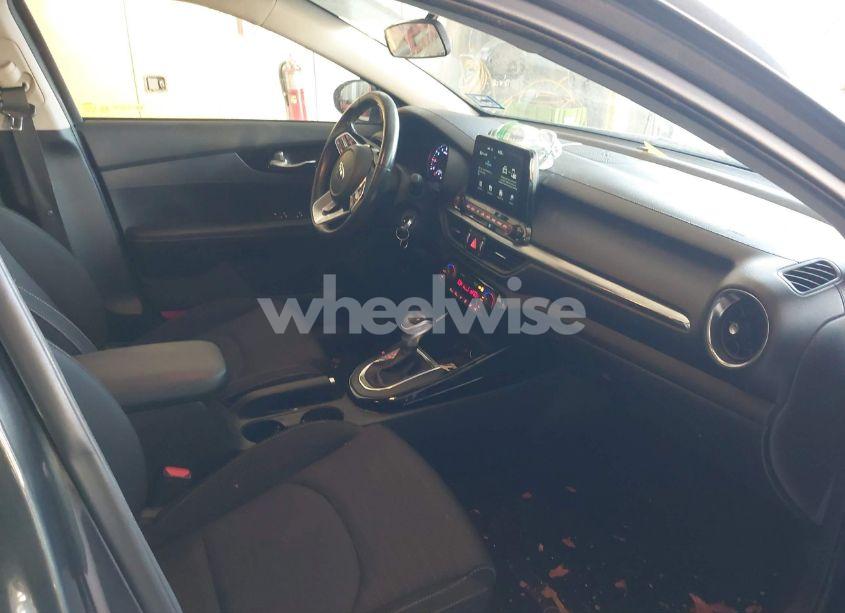 Photo 5 of 2019 Kia Forte (VIN 3KPF34ADXKE114320)