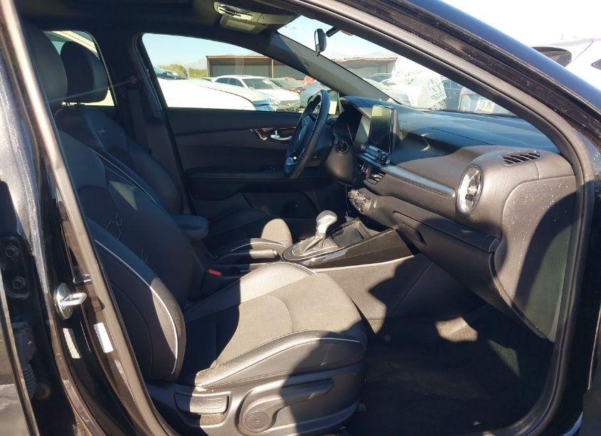 Photo 5 of 2021 Kia Forte GT-LINE (VIN 3KPF34ADXME357581)