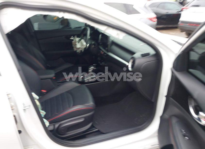 Photo 5 of 2022 Kia Forte GT (VIN 3KPF44AC8NE438035)