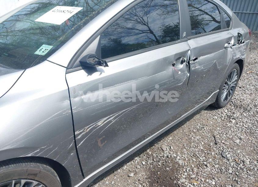 Photo 6 of 2022 Kia Forte GT-LINE (VIN 3KPF54AD0NE490720)