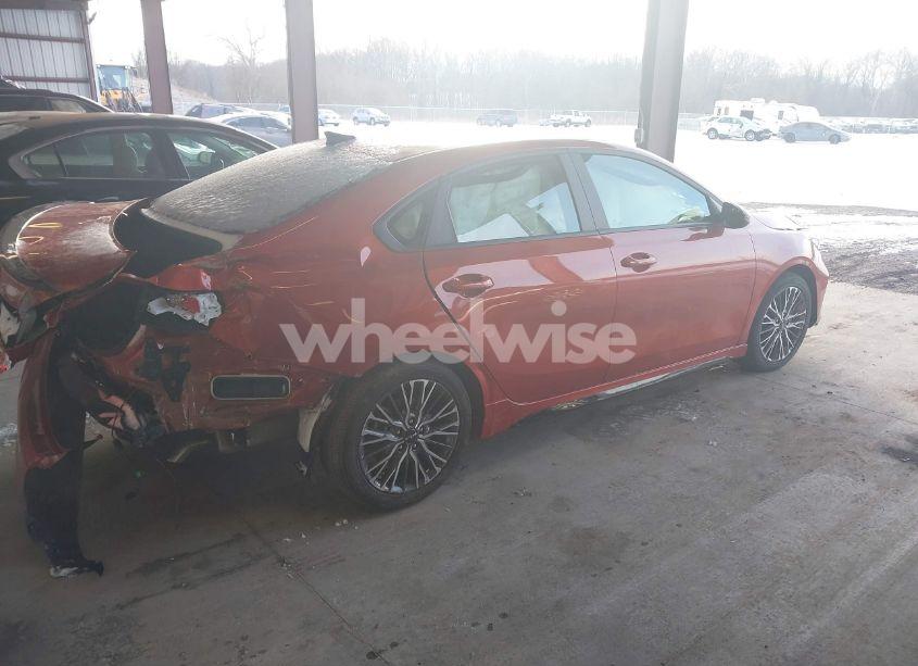 Photo 4 of 2024 Kia Forte GT-LINE (VIN 3KPF54AD2RE701406)