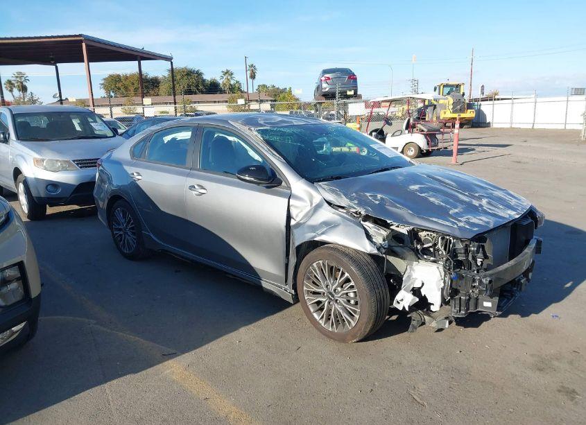 2024 Kia Forte GT-LINE (VIN 3KPF54AD2RE745907) main photo