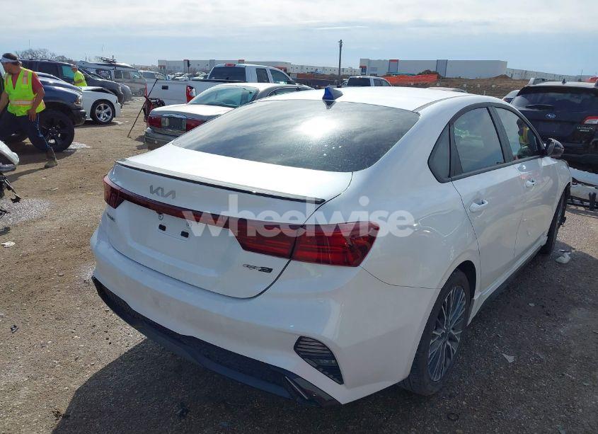 Photo 4 of 2024 Kia Forte GT-LINE (VIN 3KPF54AD2RE805393)