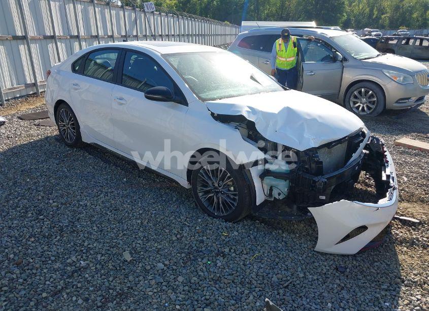 2024 Kia Forte GT-LINE (VIN 3KPF54AD3RE831775) main photo